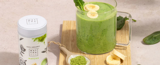 Smoothie détox au matcha, à la banane et aux épinards