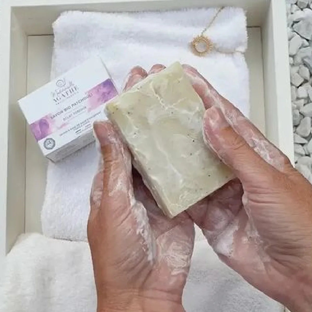 Savon patchouli à la bave d'escargot bio - éclat tonique  - Mademoiselle Agathe